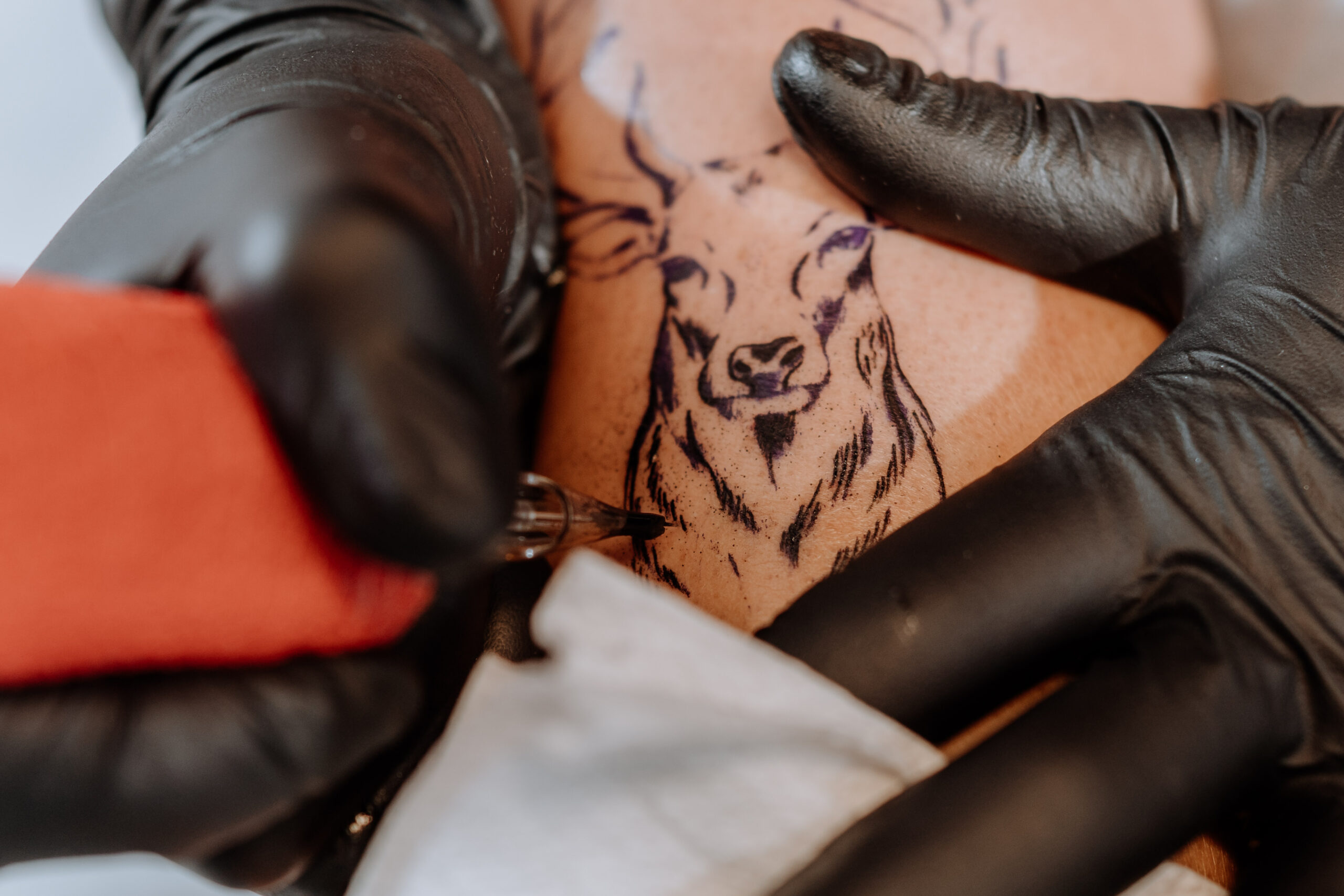7 Choses à considérer avant de se faire tatouer pour la première fois