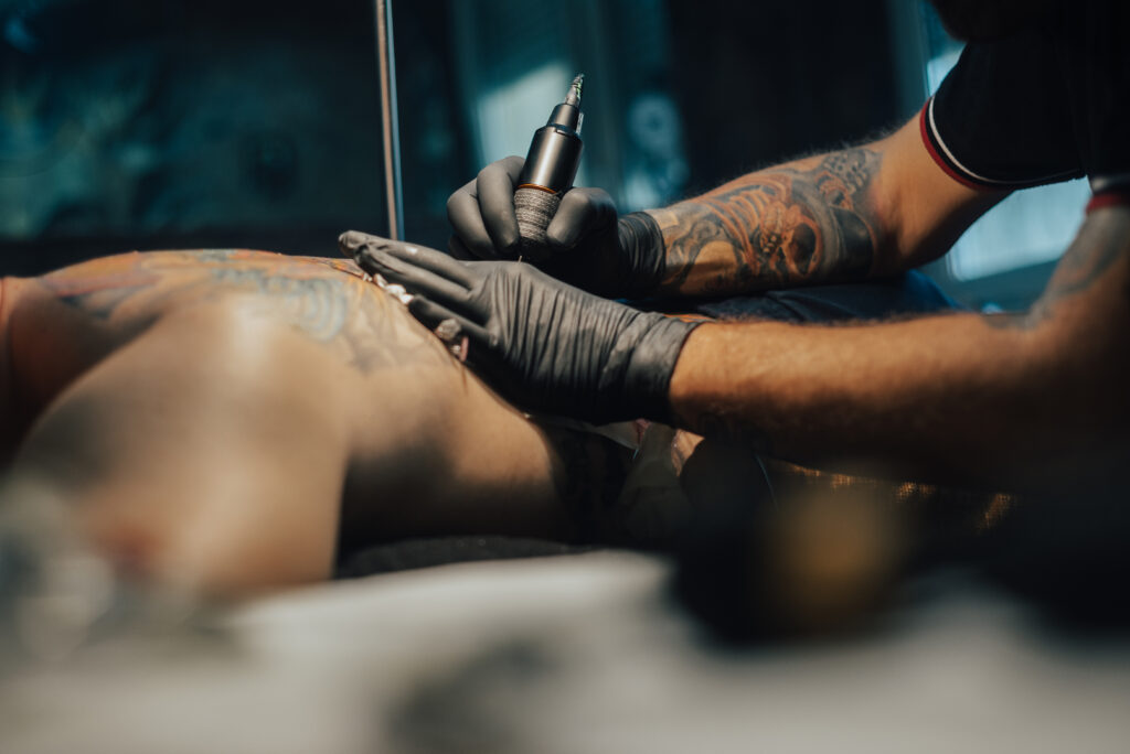 Comment s’assurer que son tatoueur respecte les mesures hygiéniques